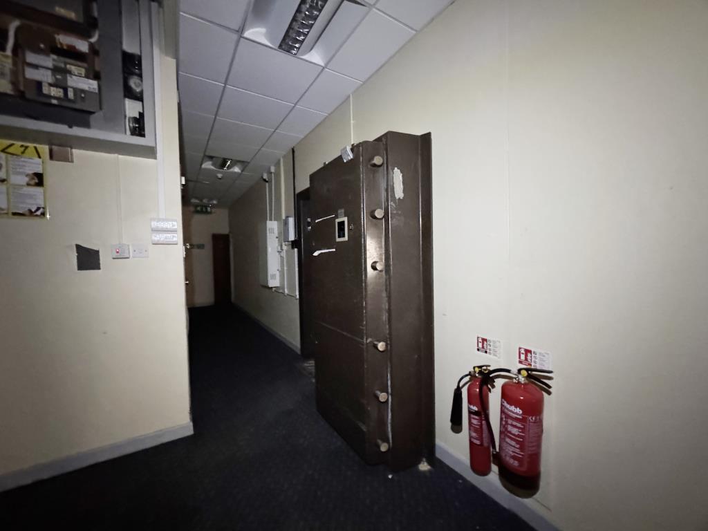 Lot: 85 - FORMER BANK PREMISES - Door to the bank vault